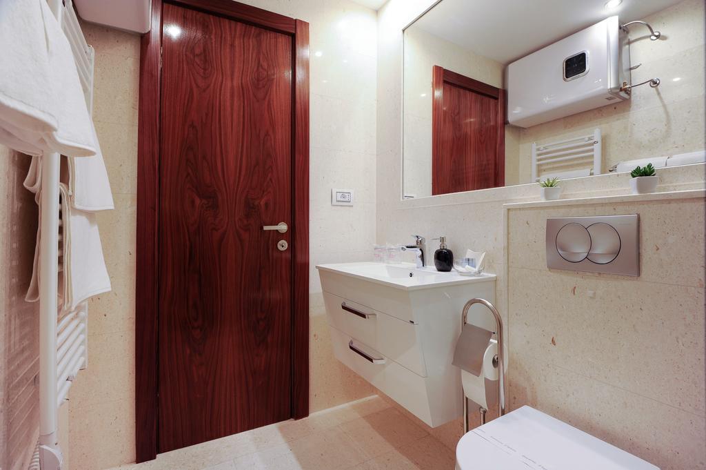 Main Street Studio And Rooms Zadar Exterior photo